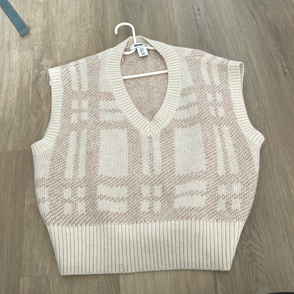 SWEATER VEST